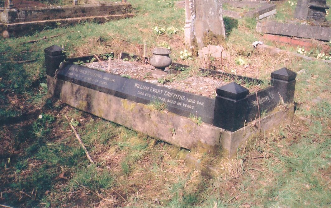 The war grave of John Reynold Griffiths