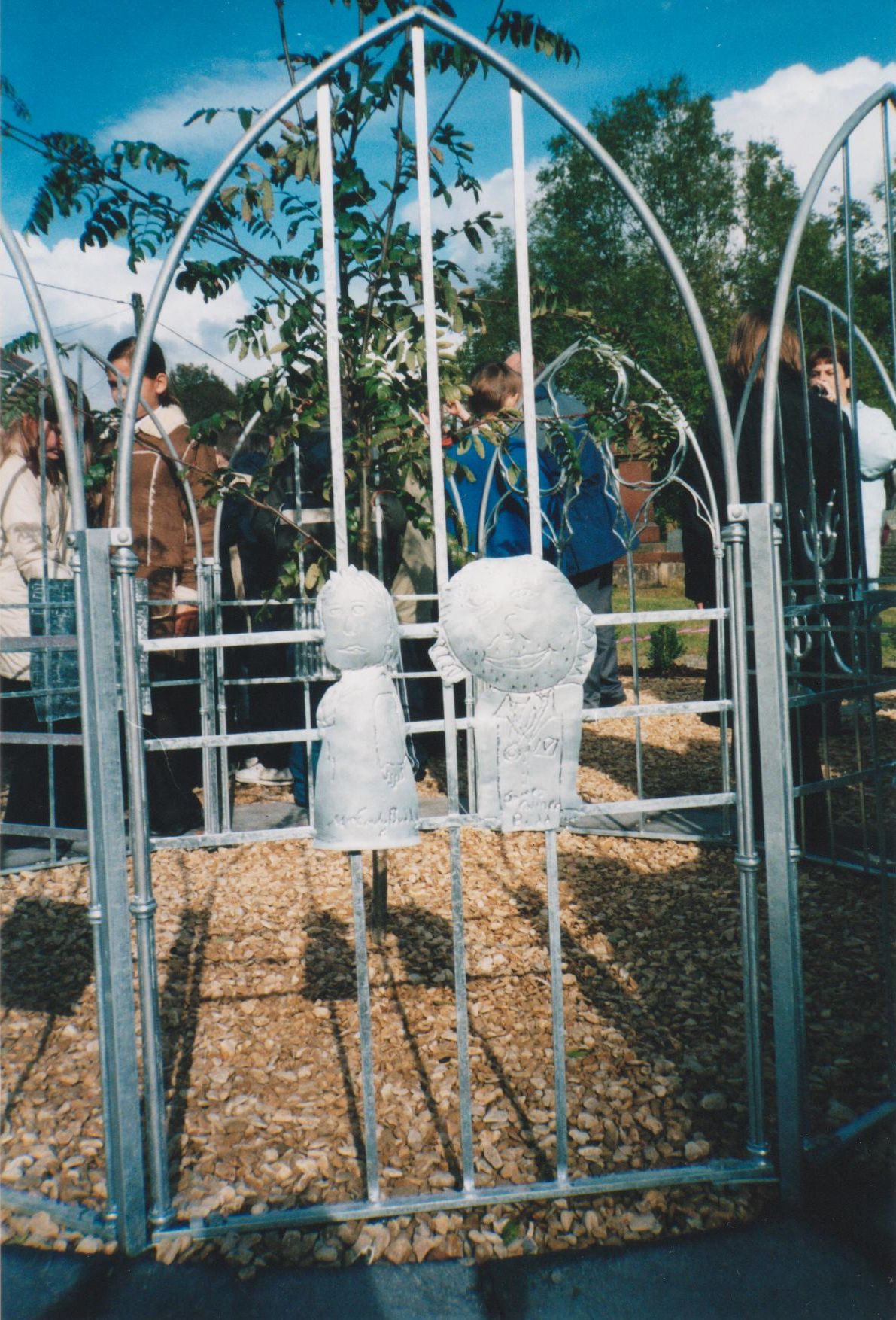 Mr and Mrs J Palmer Budd on the sculpture feature